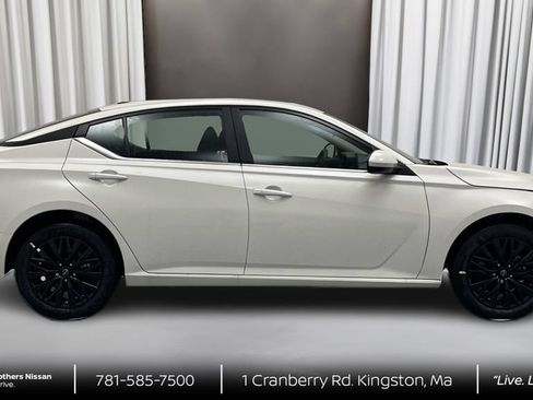 New 2026 Nissan Altima 2.5 SV w/ SV Special Edition Package AWD/4WD image 4