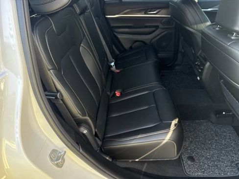 New 2026 Jeep Grand Cherokee Limited AWD/4WD image 15