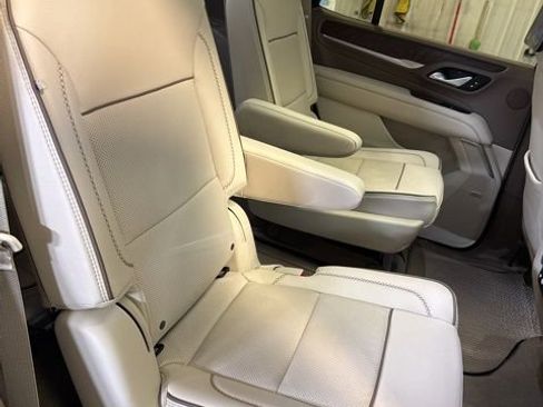 Used 2024 GMC Yukon Denali w/ Advanced Technology Package image 18