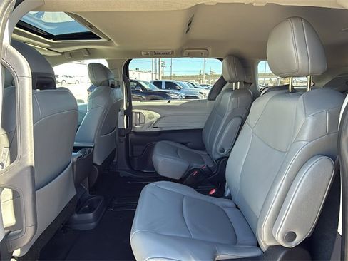 Used 2023 Toyota Sienna XLE image 18