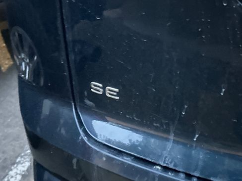 Used 2022 Volkswagen Atlas Cross Sport SE image 9