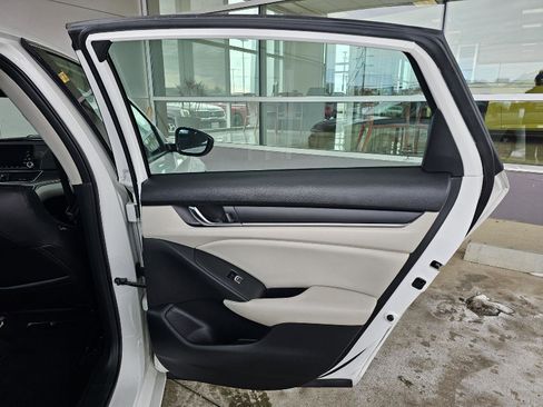 Used 2018 Honda Accord LX image 13