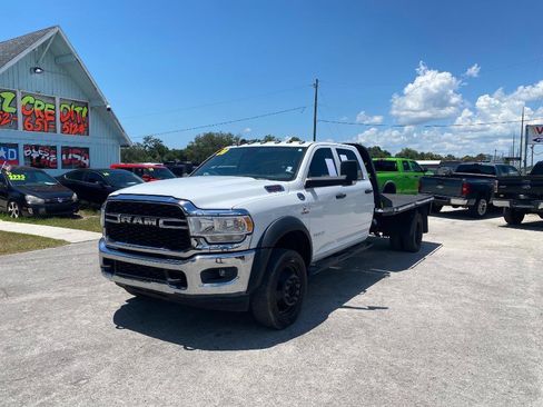 Used 2020 RAM 5500 Tradesman w/ Chrome Appearance Group AWD/4WD image 2