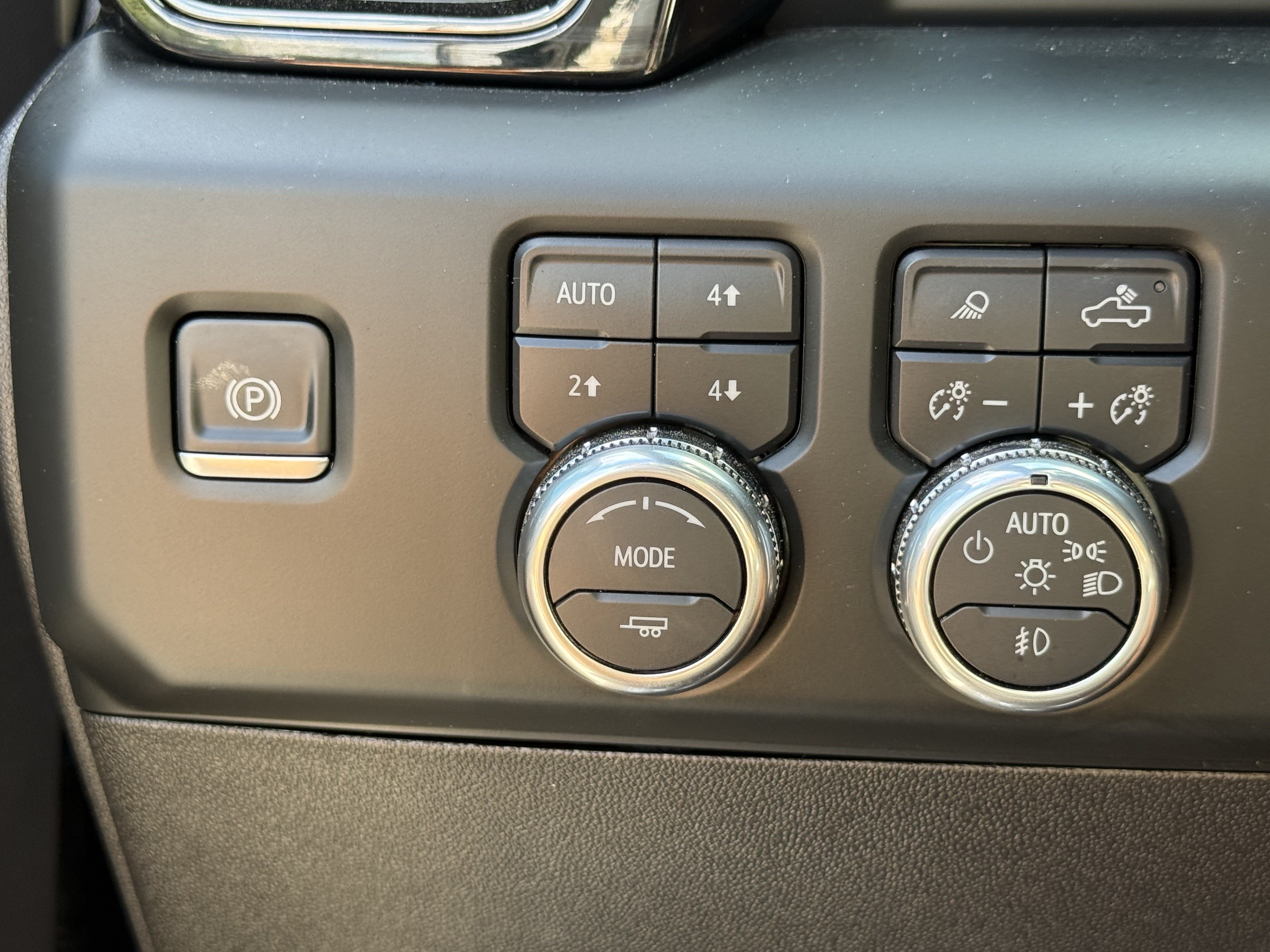 Used 2025 GMC Sierra 2500 AT4X AWD/4WD image 24