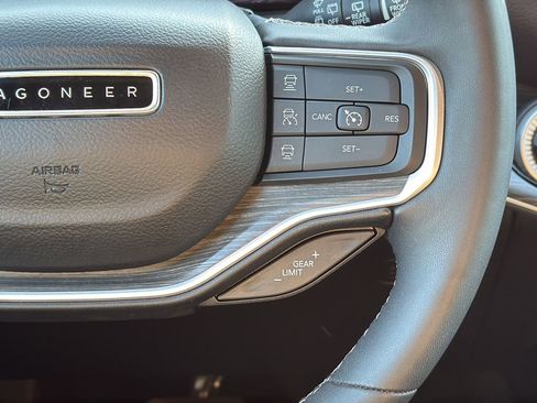 Used 2024 Jeep Wagoneer Series II w/ Flexible Seating Group RWD image 15
