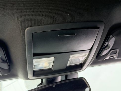 Used 2015 Dodge Challenger SXT image 27