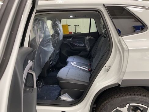 New 2026 Volkswagen Tiguan SE image 10