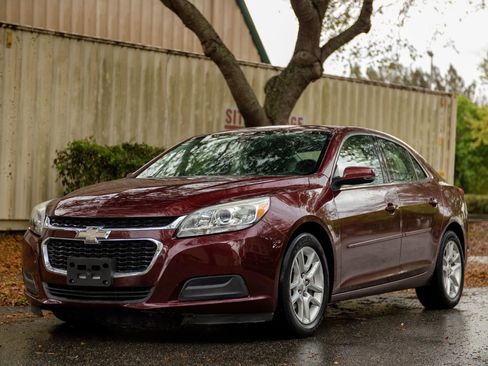 Used 2015 Chevrolet Malibu LT w/ Power Convenience Package image 8