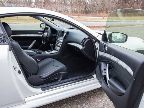 Used 2013 INFINITI G37 x w/ Premium Pkg image 17