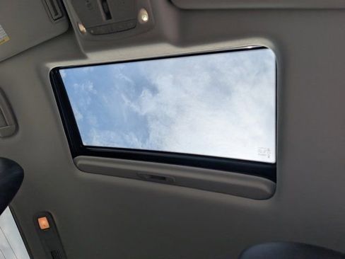 Used 2023 Nissan Armada SL w/ Captain's Chairs Package image 17