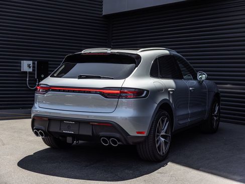 Certified 2026 Porsche Macan AWD/4WD image 10