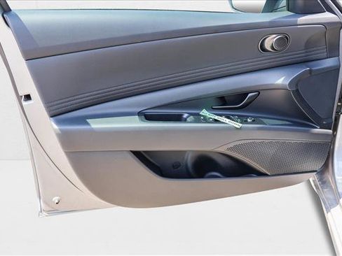 New 2025 Hyundai Elantra SEL image 12