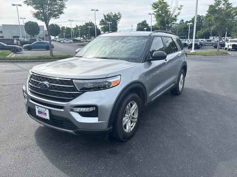 Used 2021 Ford Explorer XLT w/ Equipment Group 202A AWD/4WD image 4