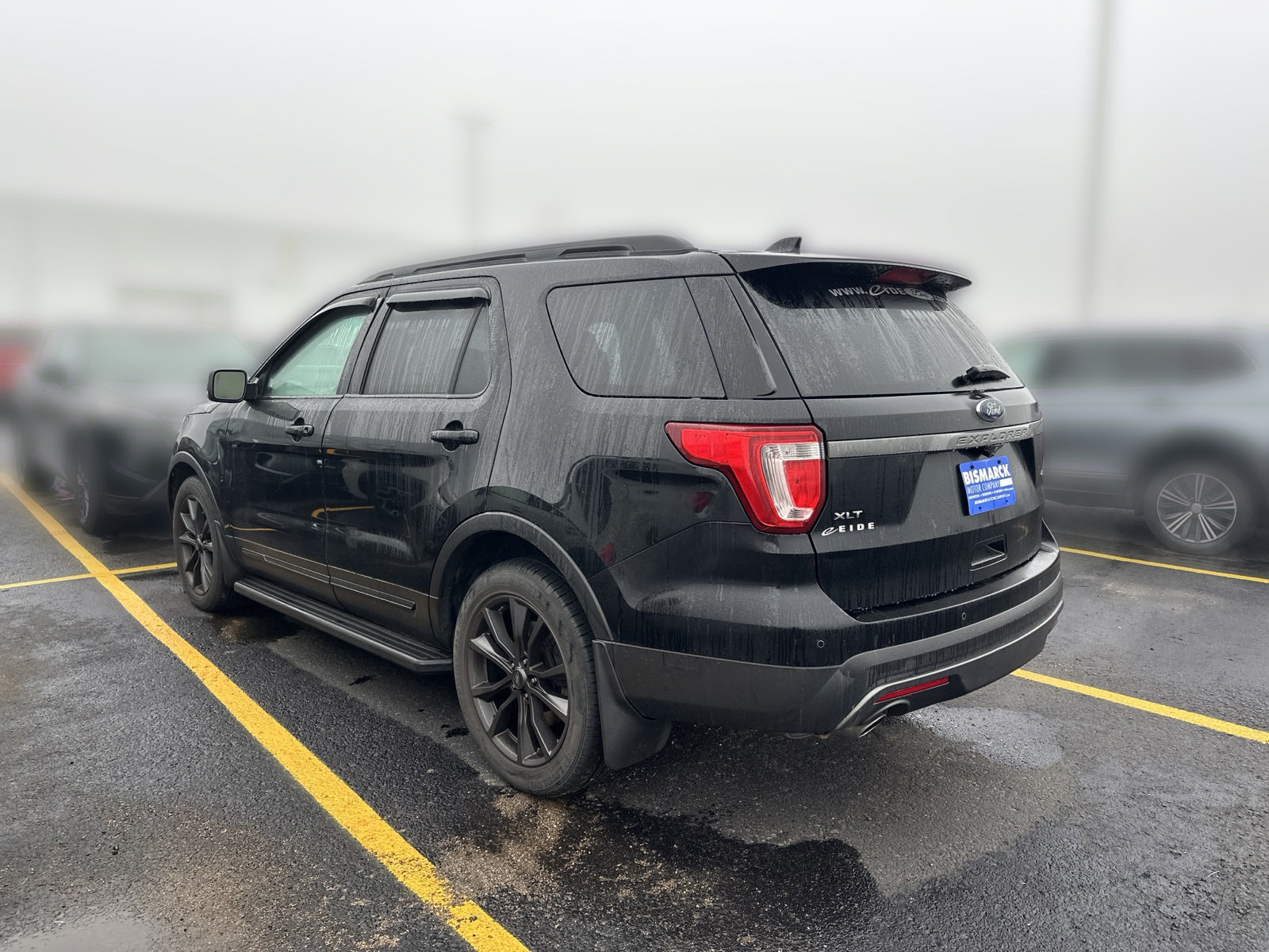 Used 2017 Ford Explorer XLT w/ Equipment Group 202A AWD/4WD image 4