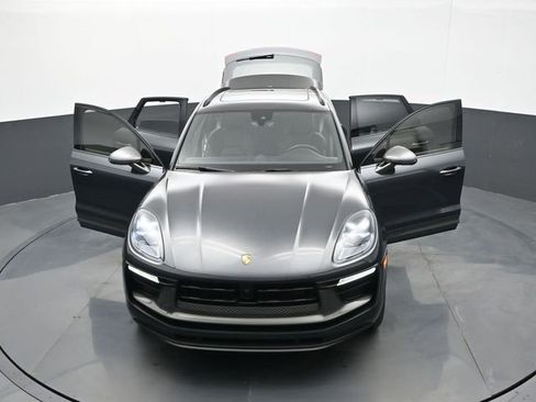Certified 2025 Porsche Macan Turbo AWD/4WD image 32
