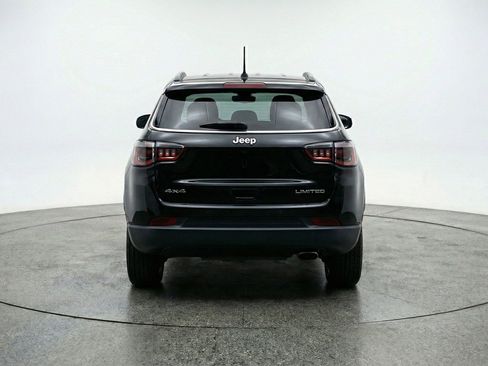 Used 2025 Jeep Compass Latitude AWD/4WD image 7