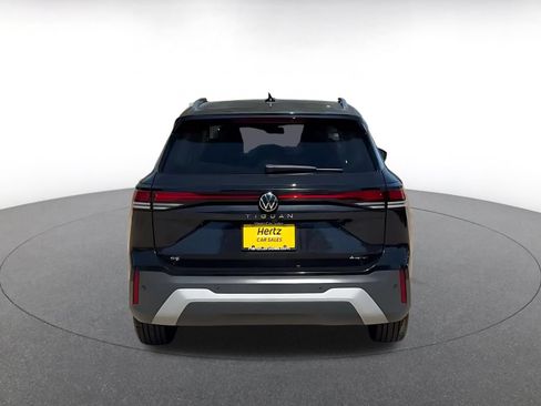 Used 2026 Volkswagen Tiguan SE AWD/4WD image 12