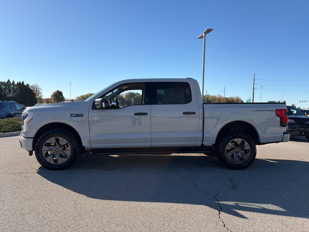 Used 2024 Ford F150 Lightning XLT AWD/4WD image 4