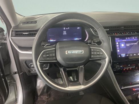 Used 2023 Jeep Grand Cherokee L Laredo AWD/4WD image 18