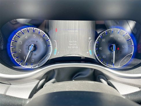 Used 2024 Chrysler Pacifica Touring-L image 12