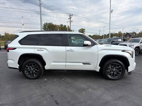 Used 2025 Toyota Sequoia Platinum image 2