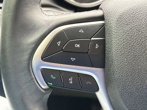 Used 2018 Jeep Grand Cherokee Laredo RWD image 29