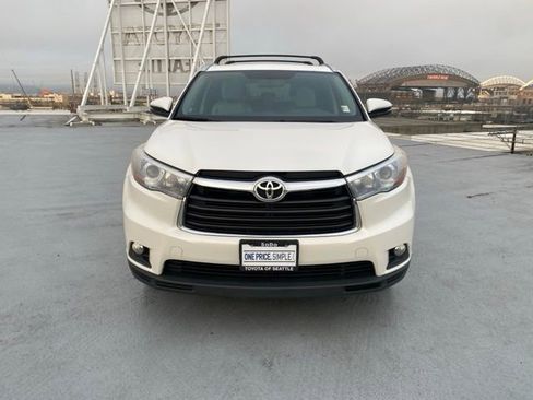 Used 2016 Toyota Highlander XLE image 3