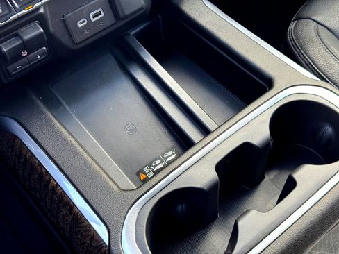 Used 2022 GMC Sierra 3500 Denali image 29