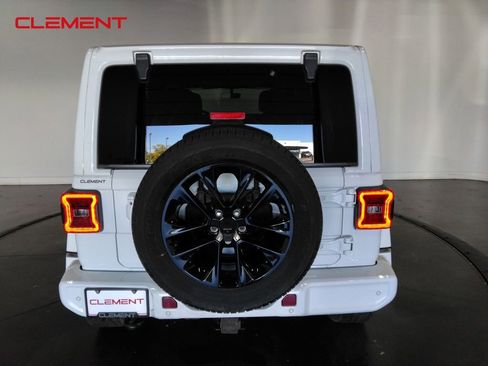 Used 2022 Jeep Wrangler Unlimited Sahara image 6