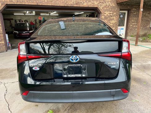 Used 2021 Toyota Prius L Eco FWD image 9