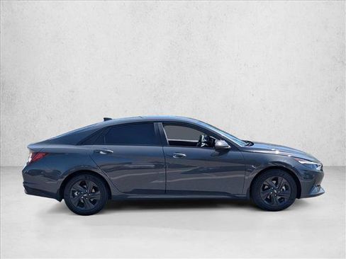 Used 2023 Hyundai Elantra Blue FWD image 4