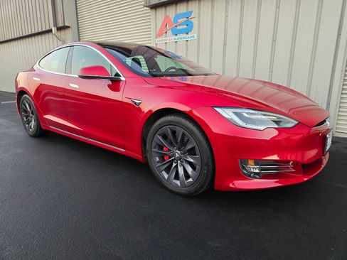 Used 2019 Tesla Model S Performance image 11