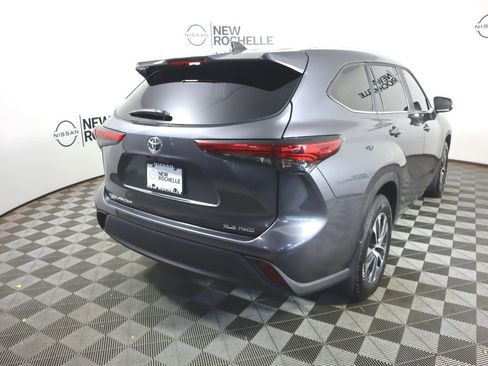 Used 2023 Toyota Highlander XLE image 5