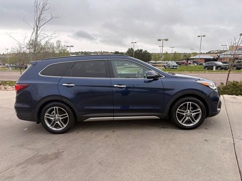 Used 2017 Hyundai Santa Fe Limited FWD image 9