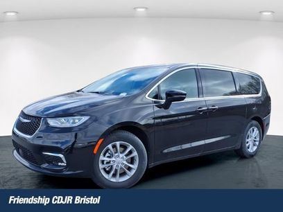 New 2026 Chrysler Pacifica Select