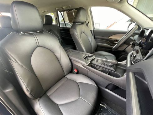 Used 2025 Toyota Grand Highlander XLE image 37