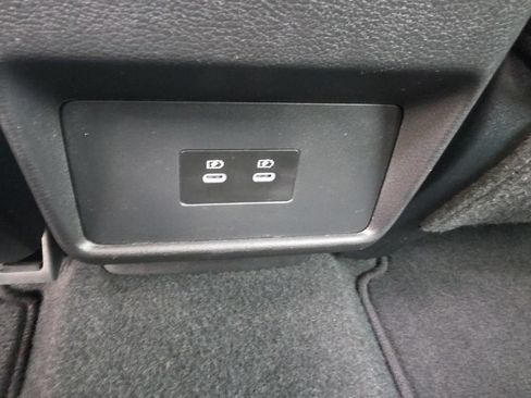 Certified 2025 Nissan Rogue SV FWD image 32
