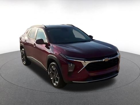 Used 2025 Chevrolet Trax LT image 8