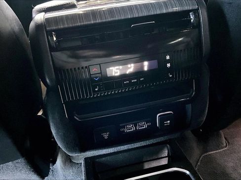 Used 2022 Jeep Wagoneer Series III w/ Flexible Seating Group AWD/4WD image 10