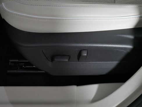 Used 2023 Buick Envision Avenir image 20