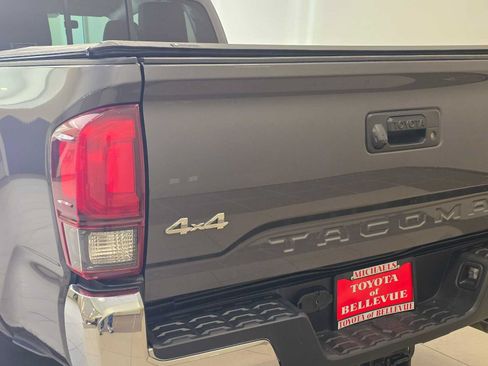 Used 2020 Toyota Tacoma SR5 AWD/4WD image 7
