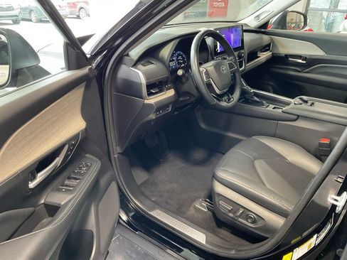 Used 2024 Toyota Grand Highlander Platinum image 9