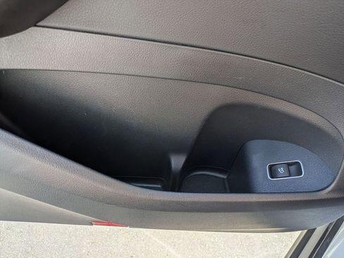 Used 2025 Mercedes-Benz GLS 450 4MATIC image 24