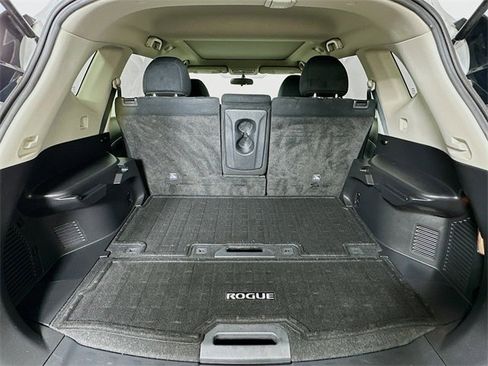 Used 2016 Nissan Rogue SV w/ SV Moonroof Package image 29