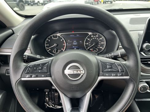 Used 2024 Nissan Altima 2.5 SV FWD image 16