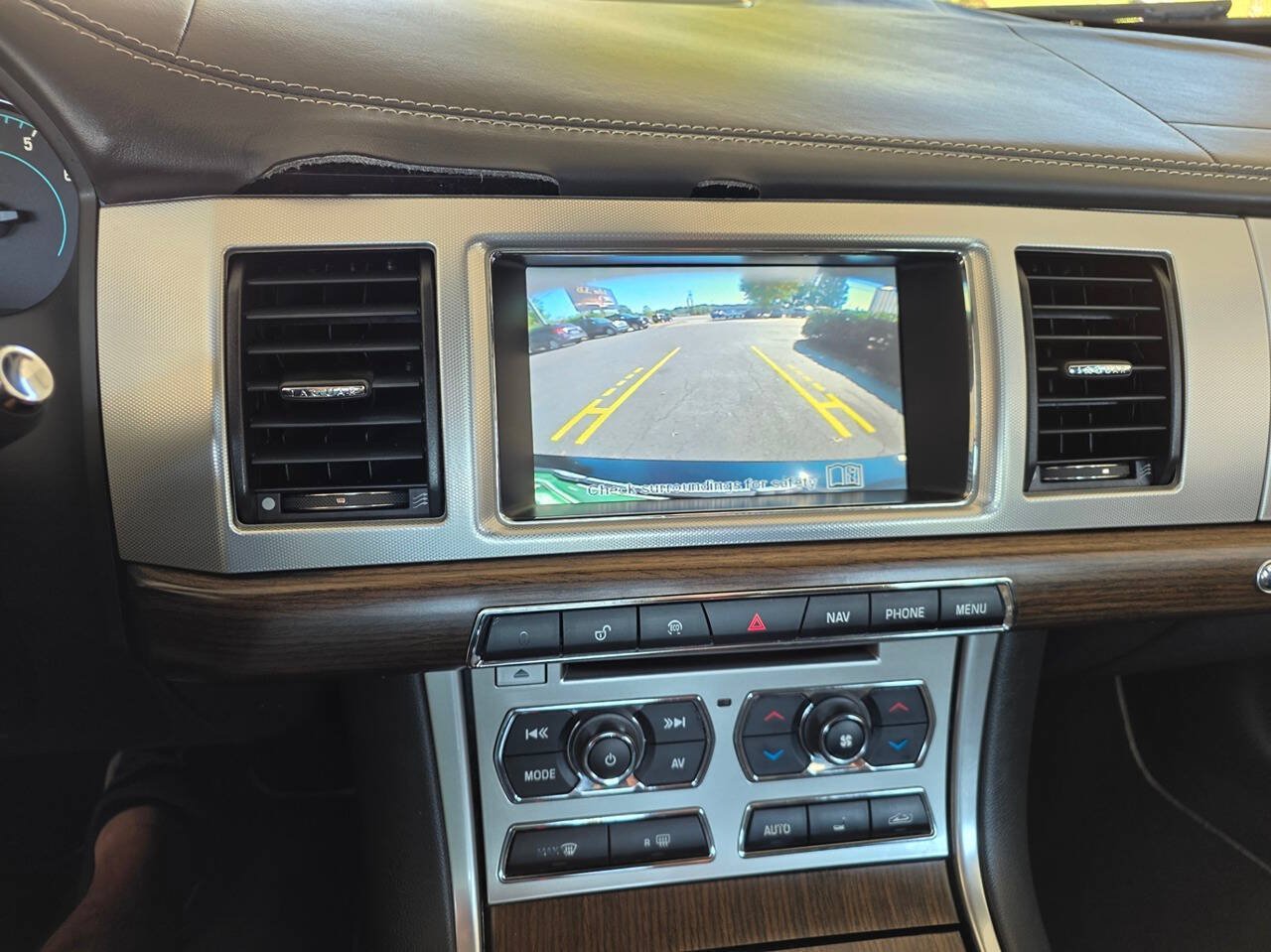 Used 2013 Jaguar XF 3.0 RWD image 26