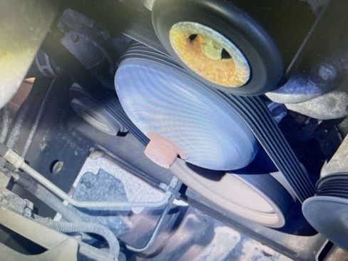 Used 2011 GMC Yukon XL SLE image 34