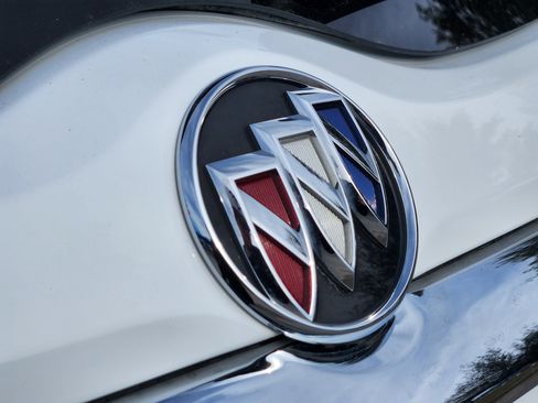 Certified 2024 Buick Enclave Essence image 11