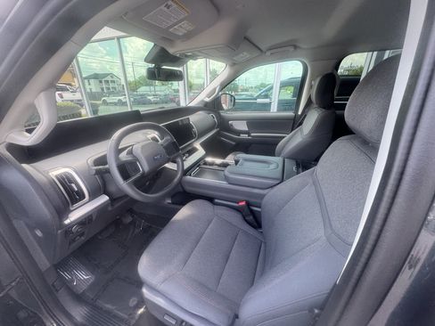 Used 2025 Ford Expedition Active AWD/4WD image 7