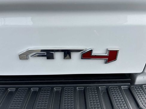 Used 2024 GMC Sierra 1500 AT4 image 32